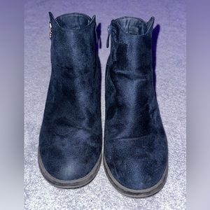 Refresh blue suede bootie 8.5